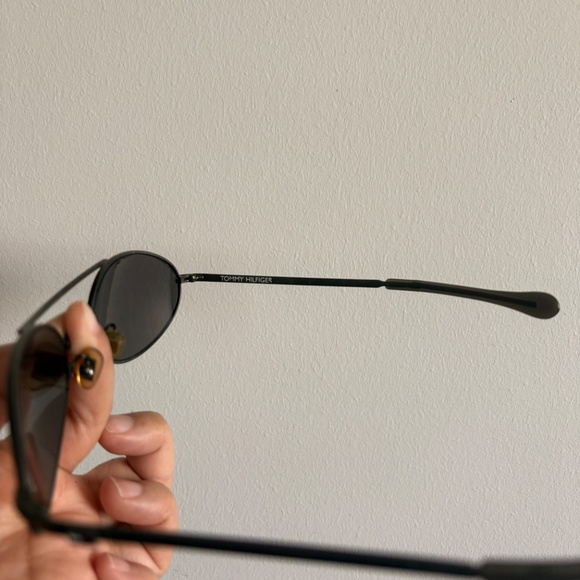 Vintage Tommy Hilfiger Sunglasses - Picture 4 of 5